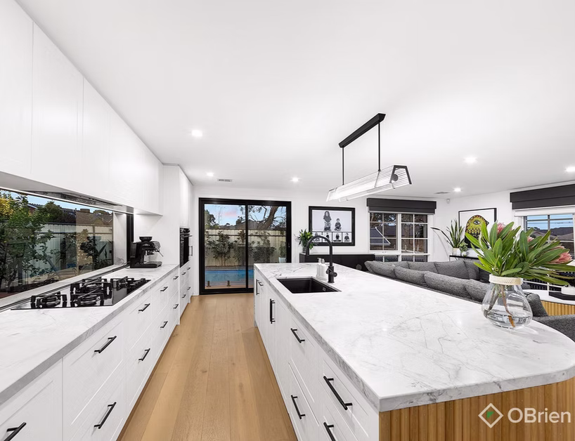 Taylors Lakes Kitchen - Image 7